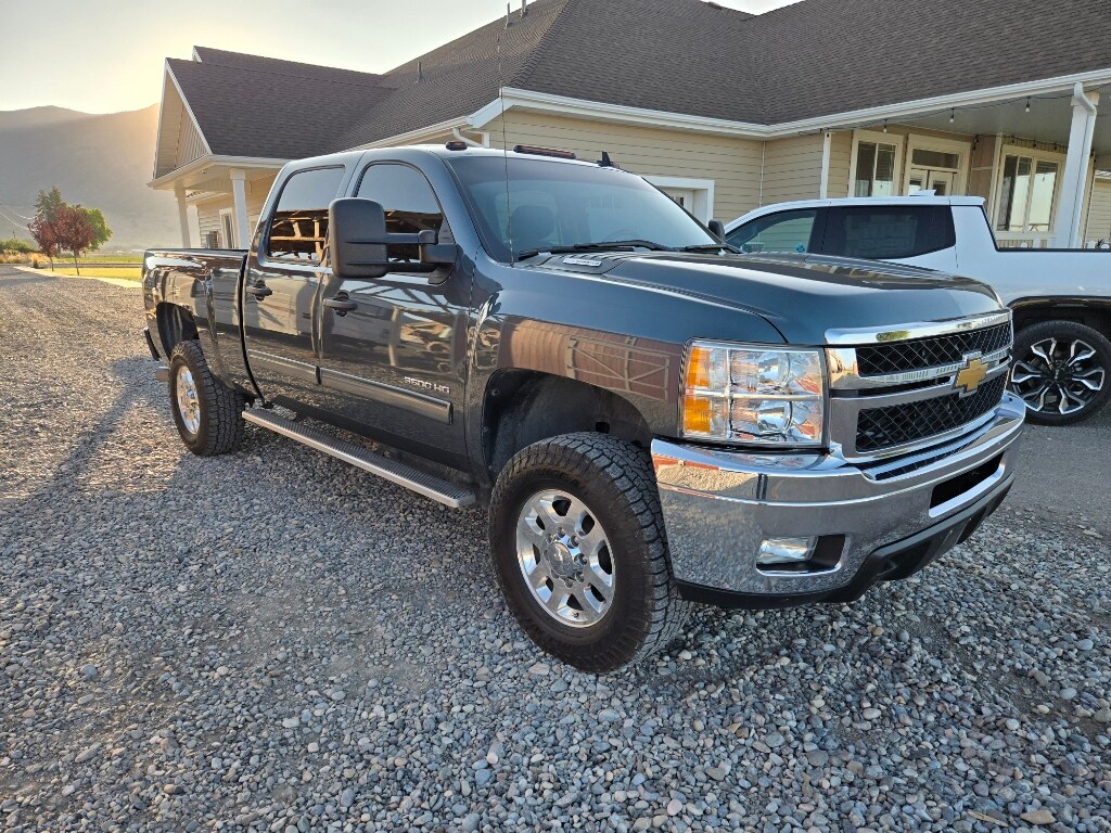 2013 Chevrolet Silverado 3500HD LT photo 3