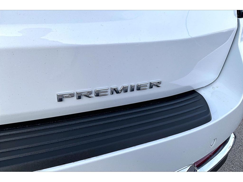 2026 Chevrolet Suburban Premier - Photo 9