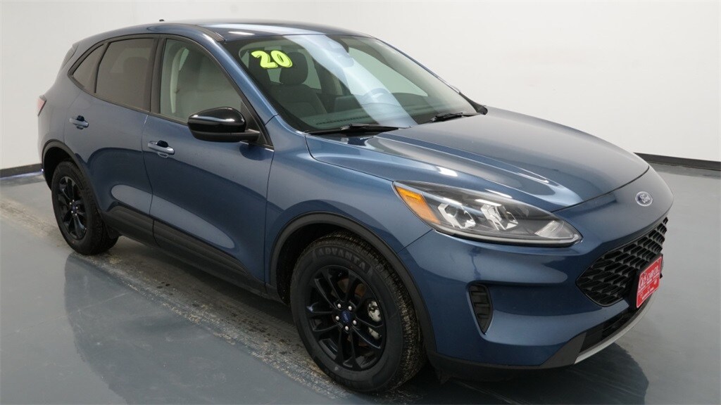 Used 2020 Ford Escape SE with VIN 1FMCU0BZ5LUC51148 for sale in Waterloo, IA