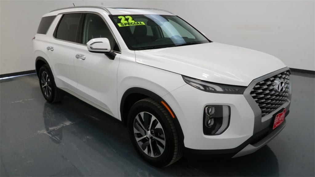 Used 2022 Hyundai Palisade SEL with VIN KM8R2DHE1NU364884 for sale in Waterloo, IA