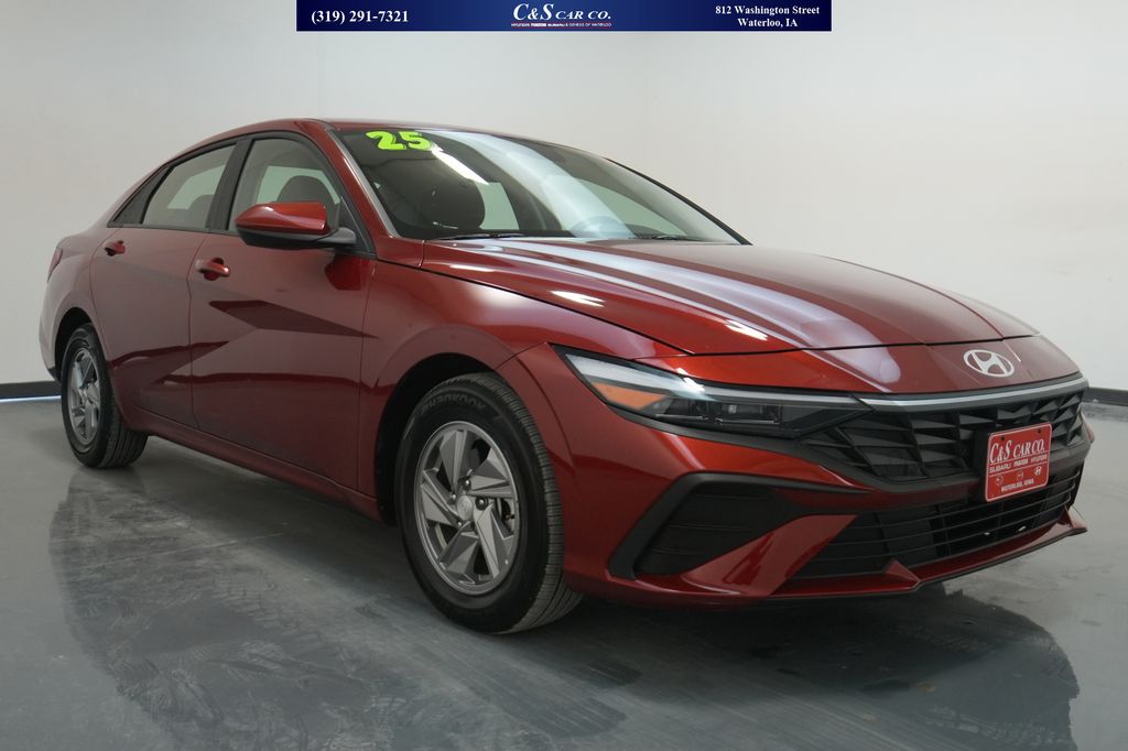 2025 Hyundai Elantra SE