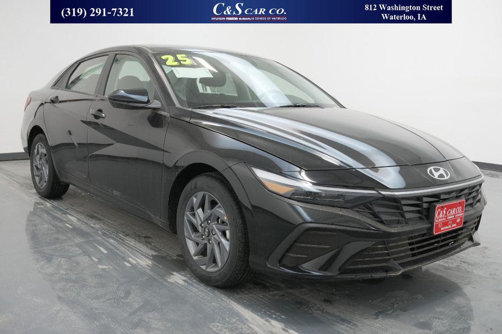 2025 Hyundai Elantra Hybrid Sedan  2025 Hyundai Elantra Hybrid Sedan