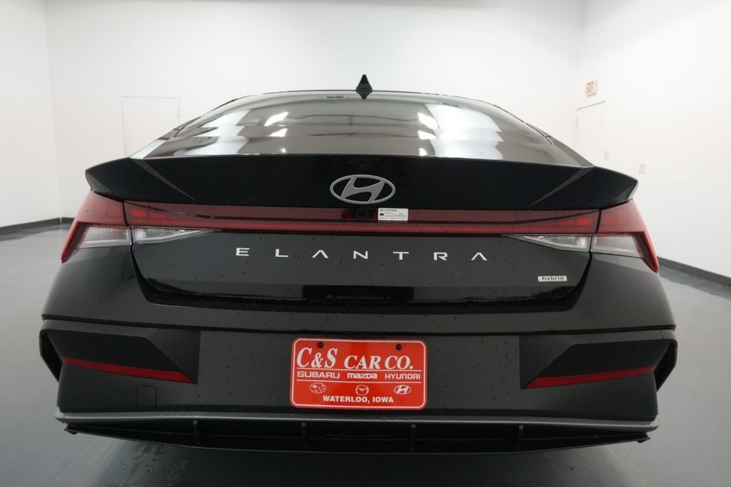 2025 Hyundai Elantra Limited - Photo 8