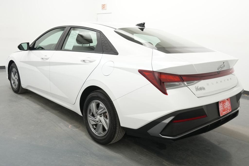 2024 Hyundai Elantra SE - Photo 6