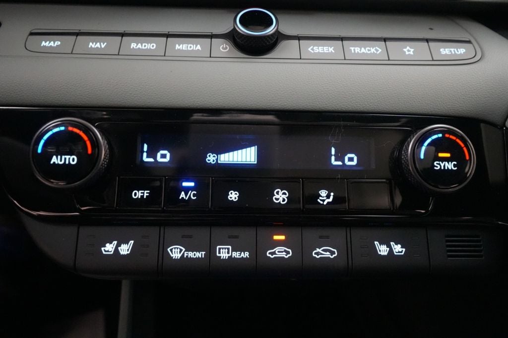 2025 Hyundai Elantra Limited - Photo 41