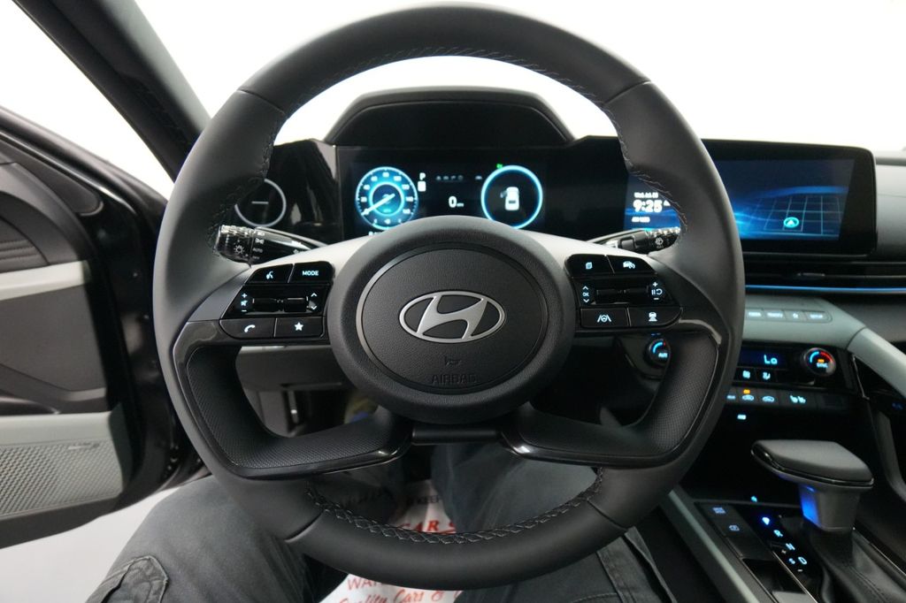2025 Hyundai Elantra Limited - Photo 46