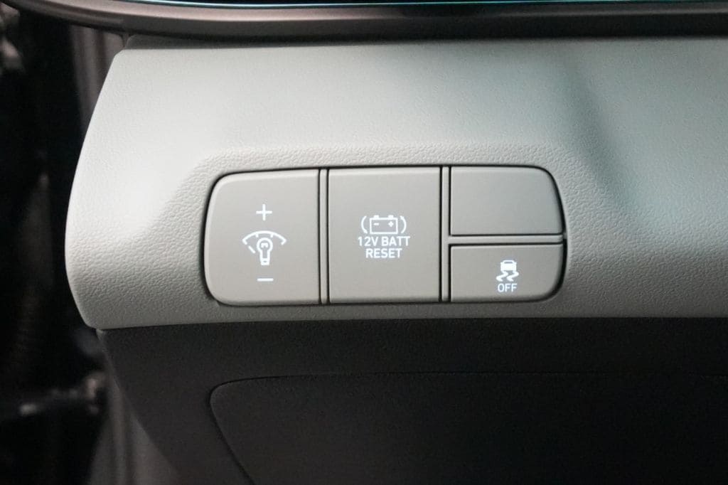 2025 Hyundai Elantra Limited - Photo 48