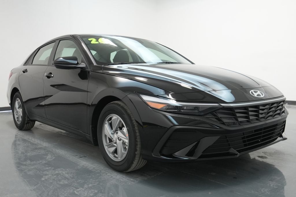 2026 Hyundai Elantra SE's photo