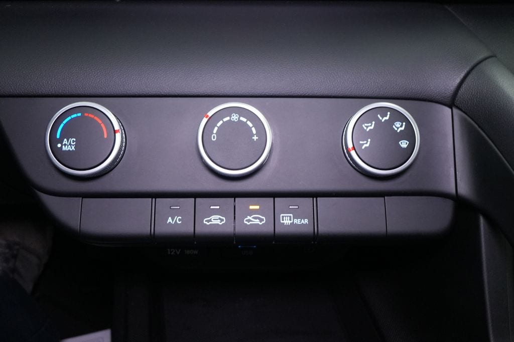 2024 Hyundai Elantra SE - Photo 29