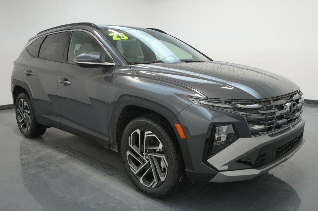 New 2025 Hyundai Tucson Limited AWD SUV