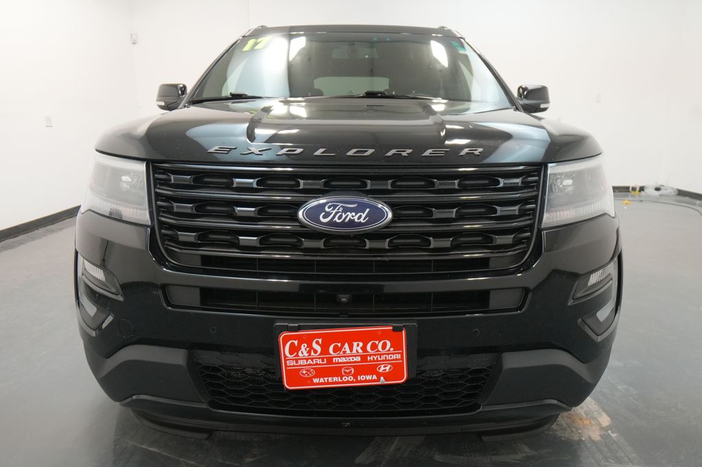 2017 Ford Explorer Sport photo 2