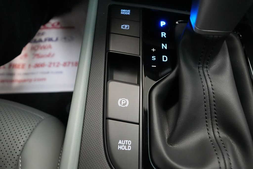 2025 Hyundai Elantra Limited - Photo 38