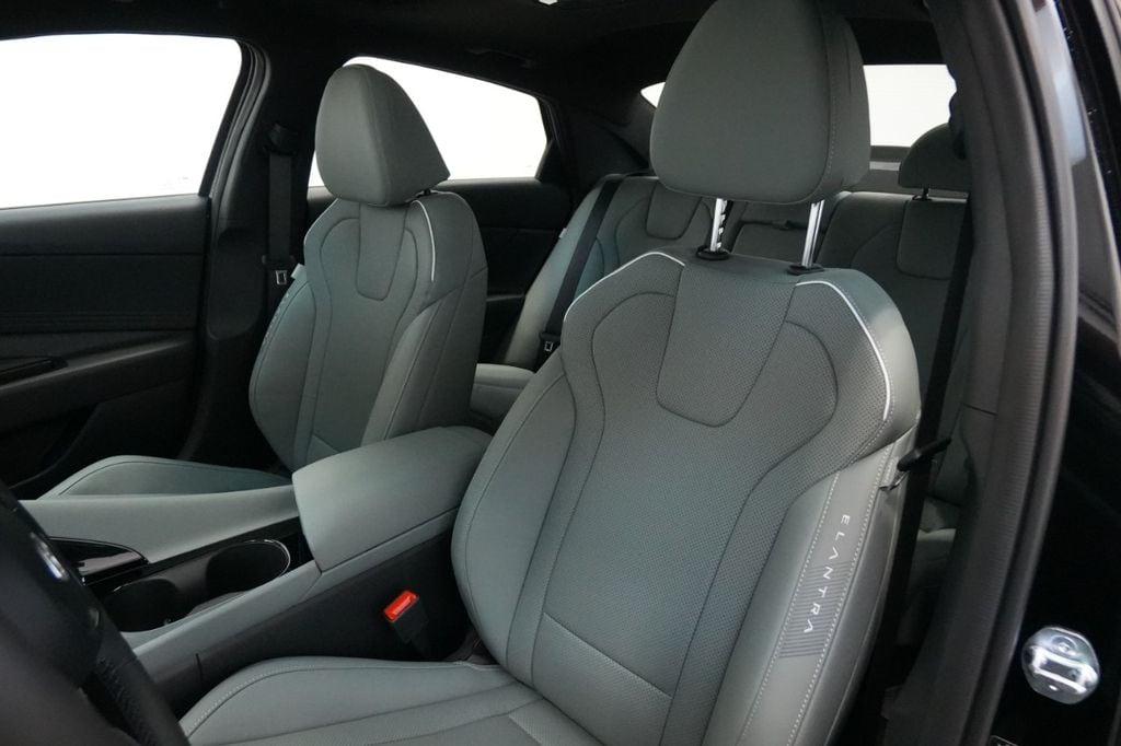 2025 Hyundai Elantra Limited - Photo 21