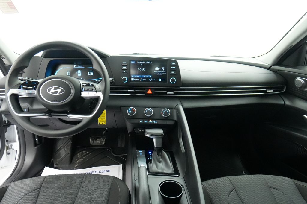 2024 Hyundai Elantra SE - Photo 27