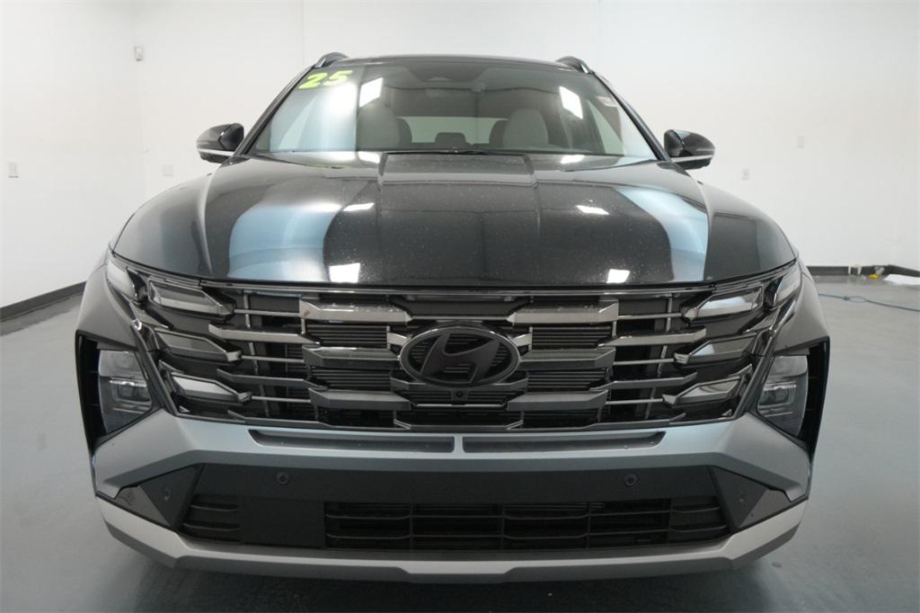 2025 Hyundai Tucson Limited photo 2
