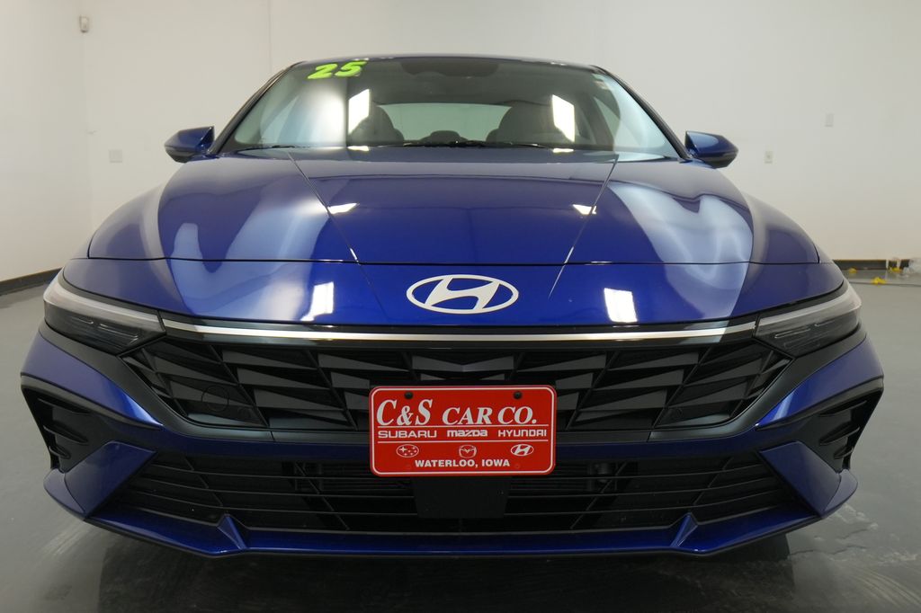 2025 Hyundai Elantra Hybrid Limited photo 2
