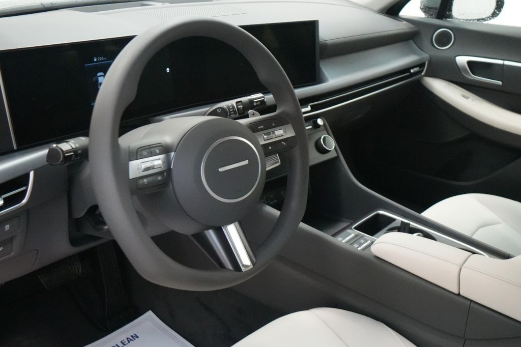 2025 Hyundai Sonata SEL - Photo 13