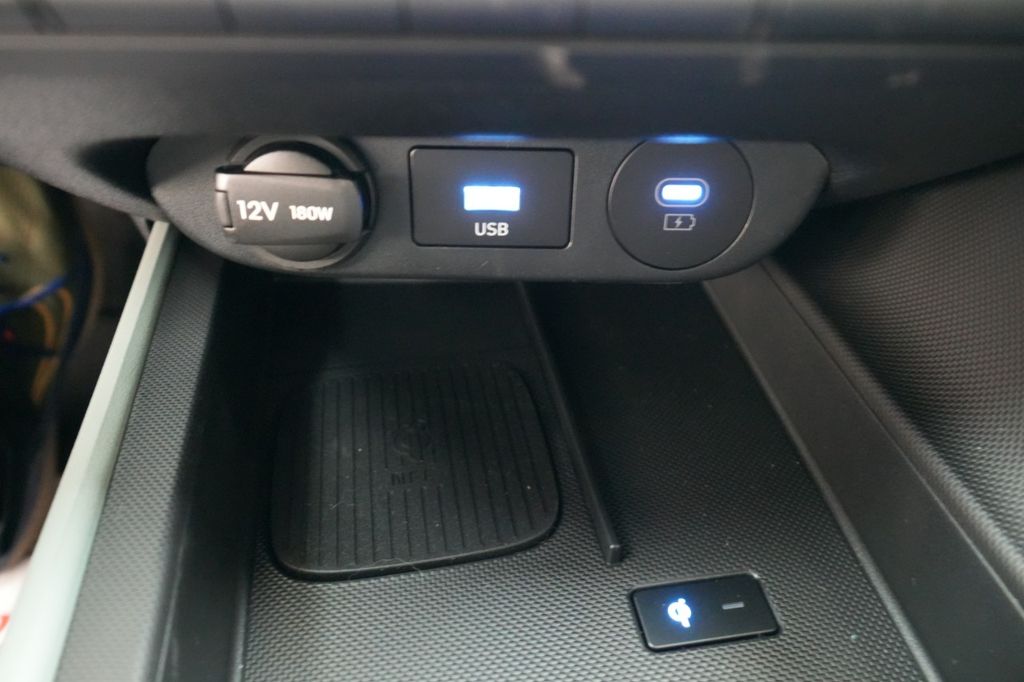 2025 Hyundai Elantra Limited - Photo 39
