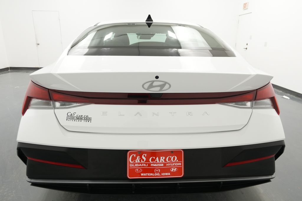 2024 Hyundai Elantra SE - Photo 7
