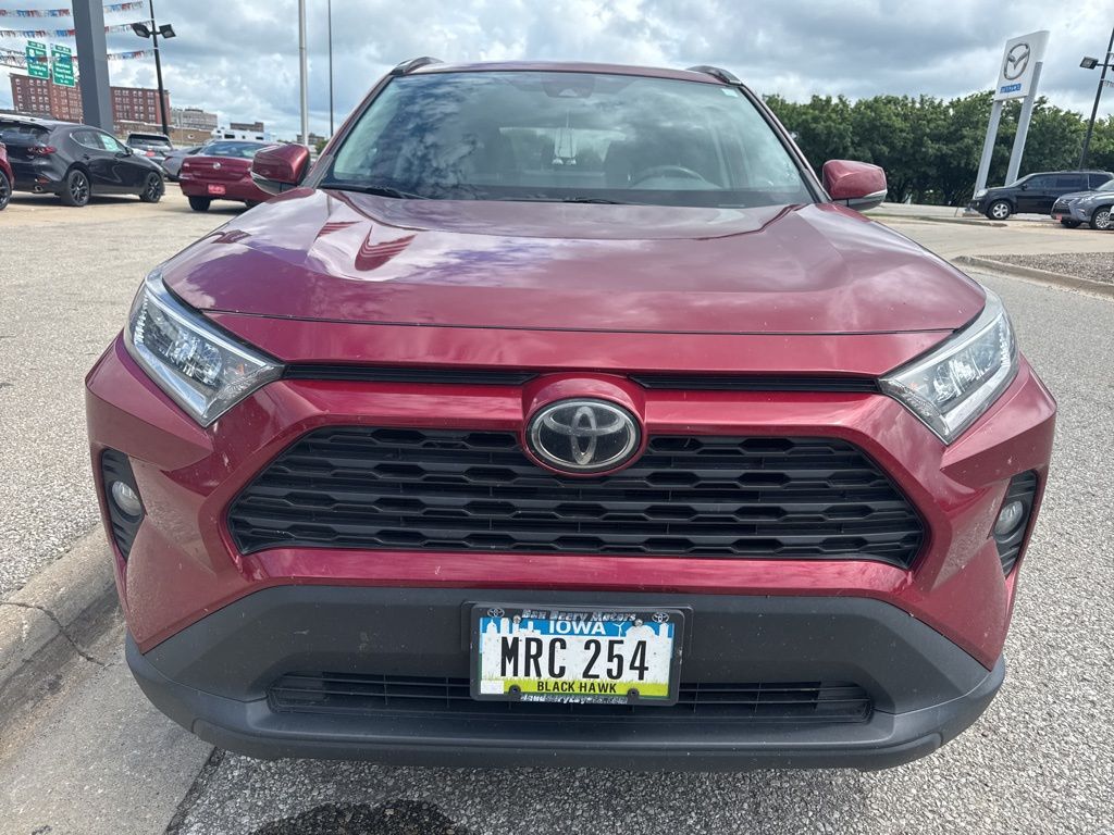 2019 Toyota RAV4 XLE photo 2