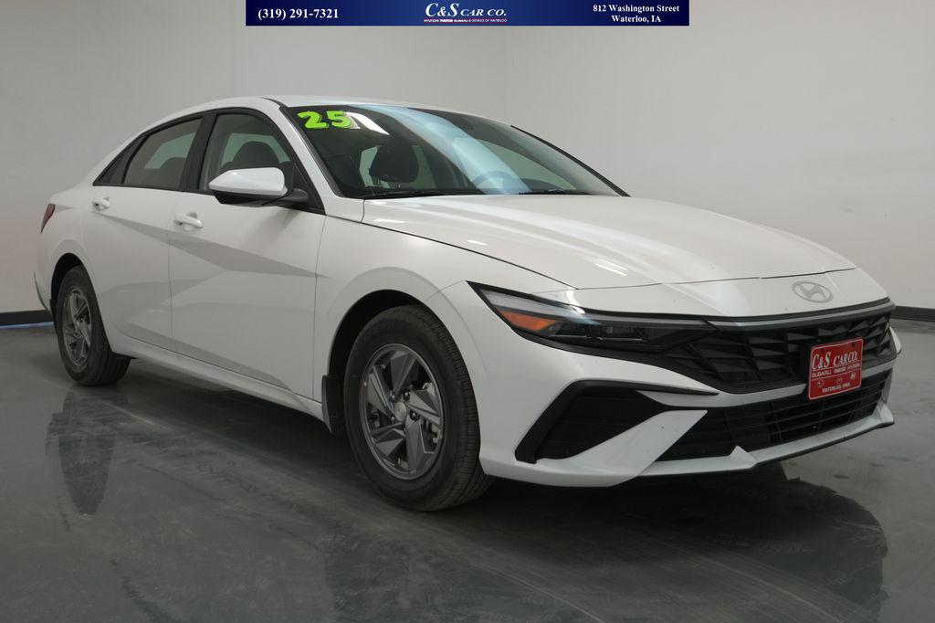 2025 Hyundai Elantra SE