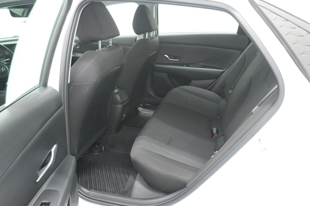 2024 Hyundai Elantra SE - Photo 17