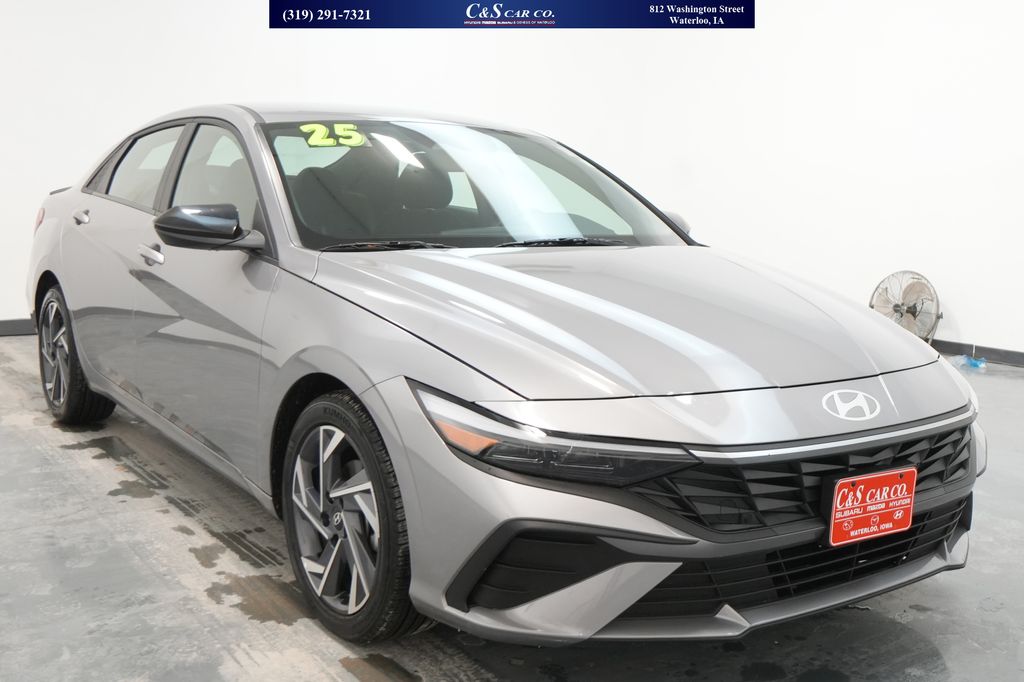 2025 Hyundai Elantra SEL's photo