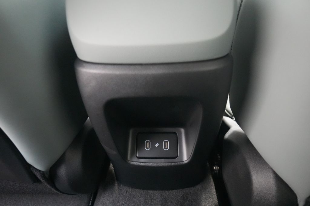 2025 Hyundai Elantra Limited - Photo 29