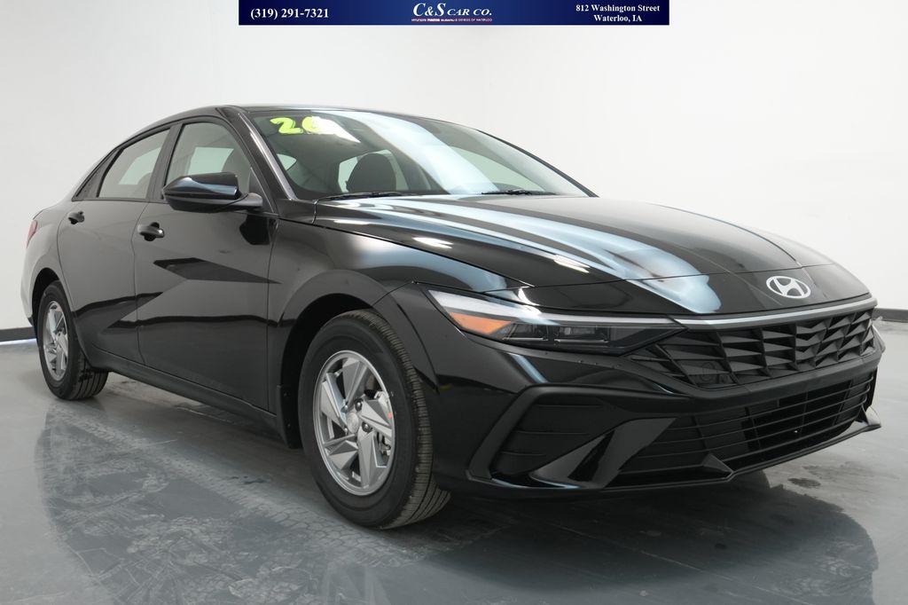 2026 Hyundai Elantra SE's photo