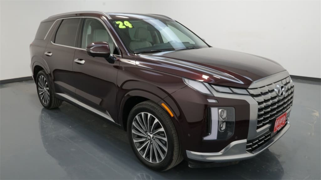 Used 2024 Hyundai Palisade Calligraphy with VIN KM8R7DGE0RU704454 for sale in Waterloo, IA