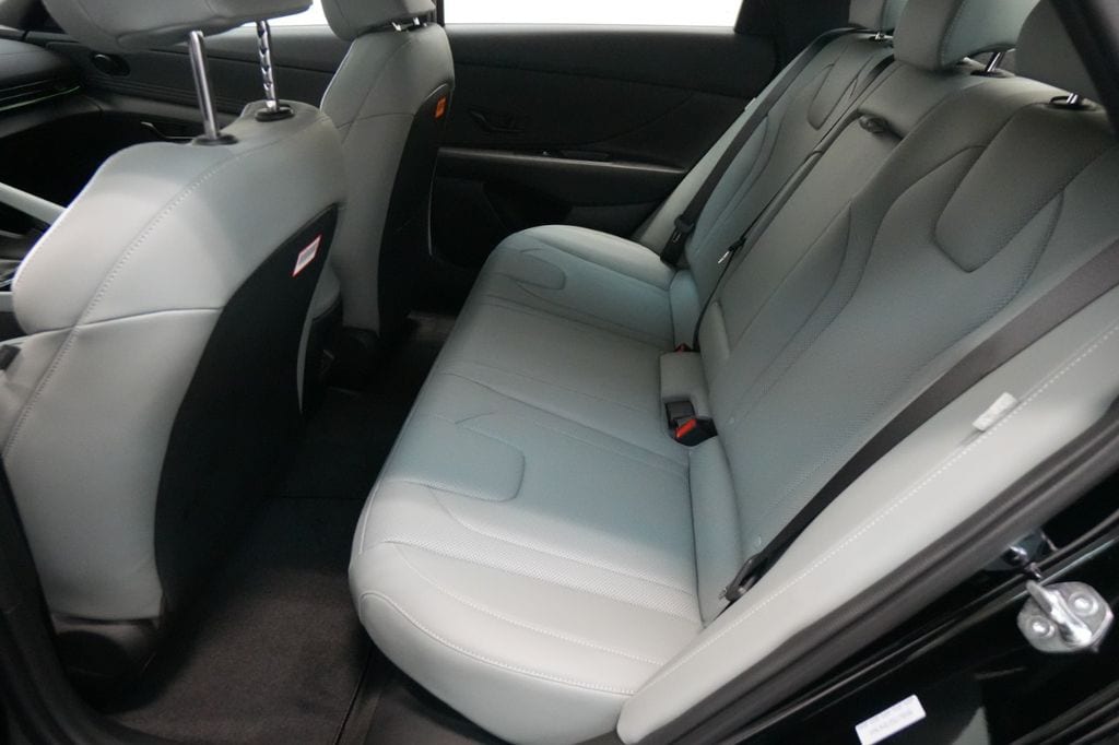 2025 Hyundai Elantra Limited - Photo 27