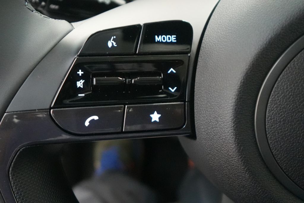 2025 Hyundai Elantra Limited - Photo 45