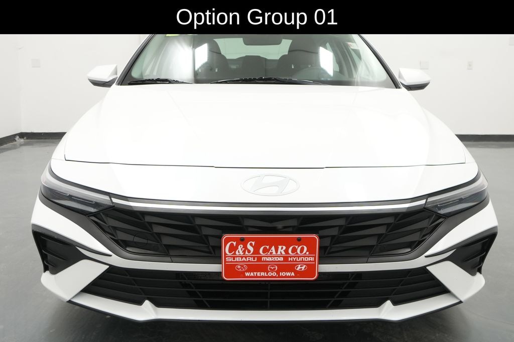 Used 2024 Hyundai Elantra SE Sedan