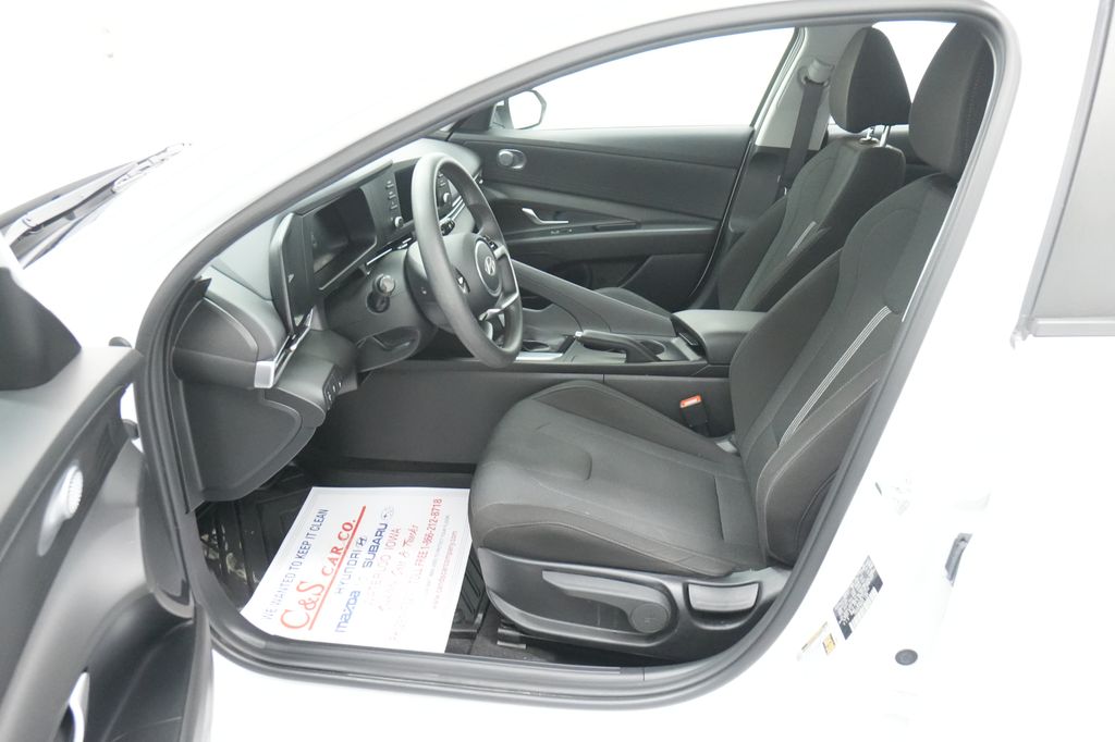 2024 Hyundai Elantra SE - Photo 15
