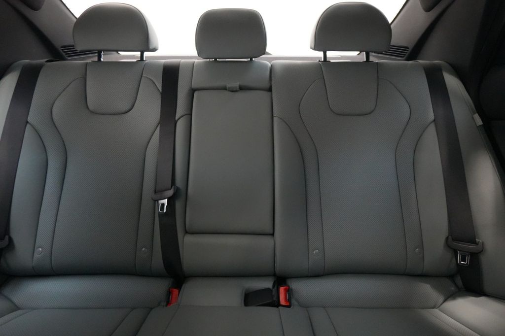 2025 Hyundai Elantra Limited - Photo 26