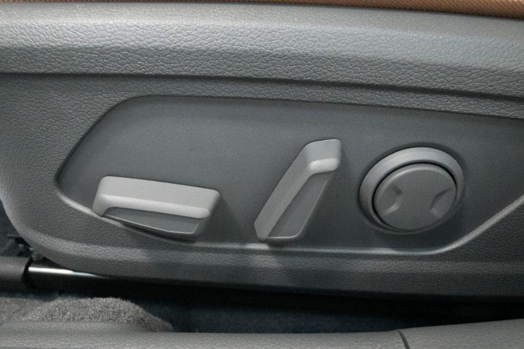2025 Hyundai Sonata Hybrid Limited - Photo 17
