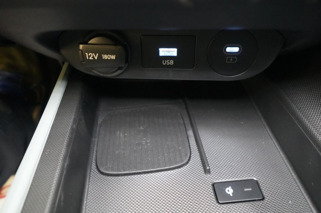 2025 Hyundai Elantra Limited - Photo 40
