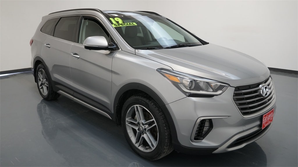 Used 2019 Hyundai Santa Fe Limited Ultimate with VIN KM8SRDHF2KU307692 for sale in Waterloo, IA