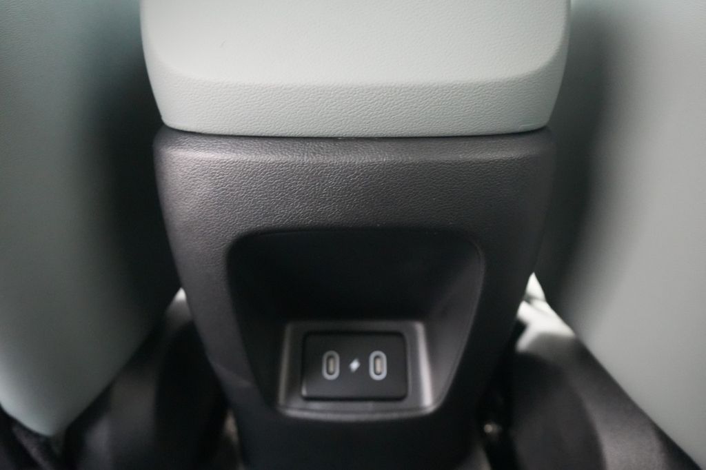 2025 Hyundai Elantra Limited - Photo 28