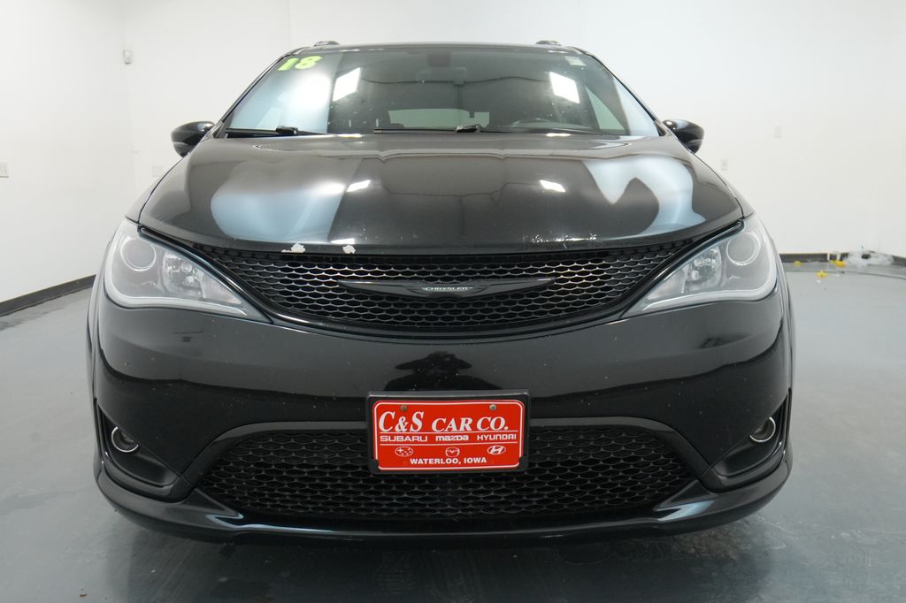 2018 Chrysler Pacifica Limited photo 2