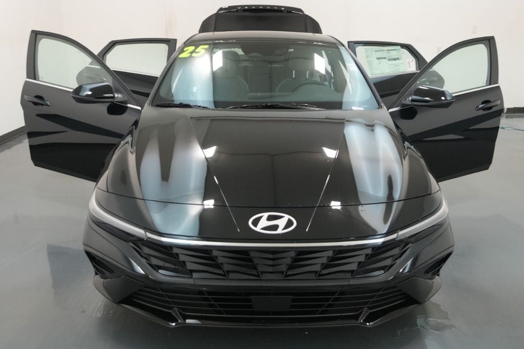 2025 Hyundai Elantra Limited - Photo 36