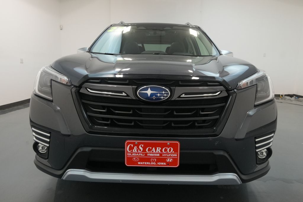2022 Subaru Forester Touring photo 2