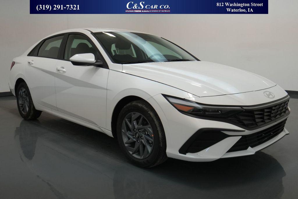 2025 Hyundai Elantra Hybrid Sedan  2025 Hyundai Elantra Hybrid Sedan