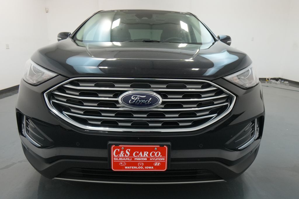 2023 Ford Edge Titanium photo 2