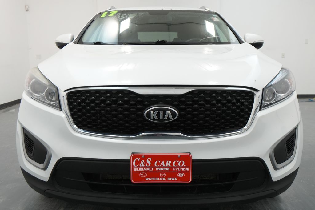 2017 Kia Sorento LX photo 2