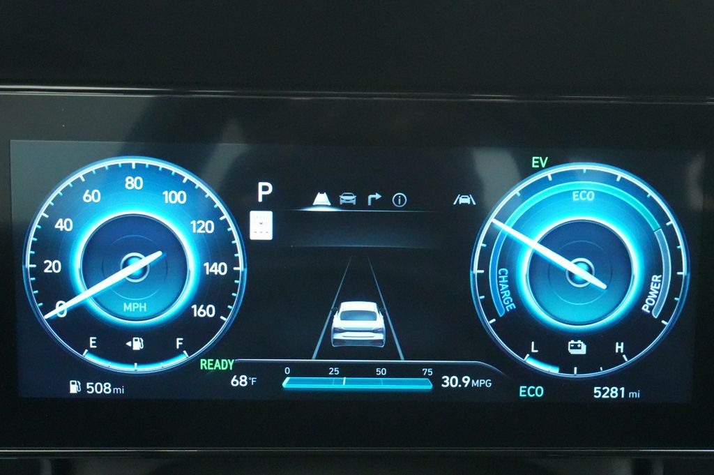 2025 Hyundai Elantra Limited - Photo 47