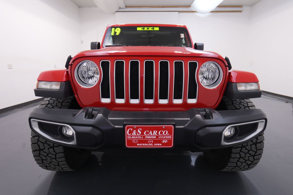 2019 Jeep Wrangler Unlimited Sahara photo 2