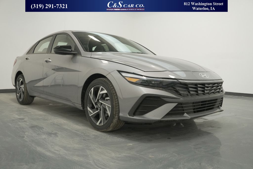 2025 Hyundai Elantra SEL's photo