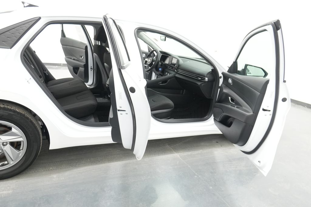2024 Hyundai Elantra SE - Photo 25