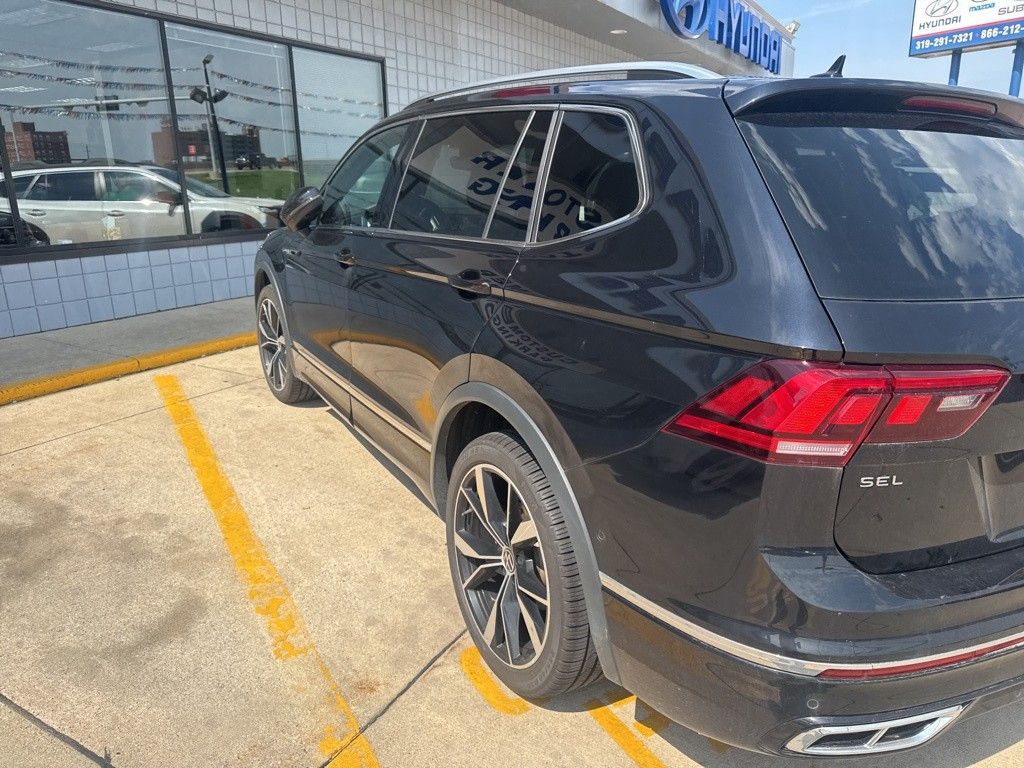 2022 Volkswagen Tiguan SEL Premium R-Line photo 2
